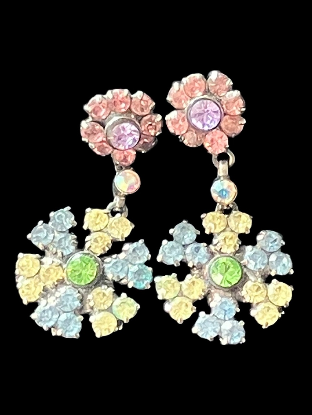 Vintage Sorrelli floral earrings pierced